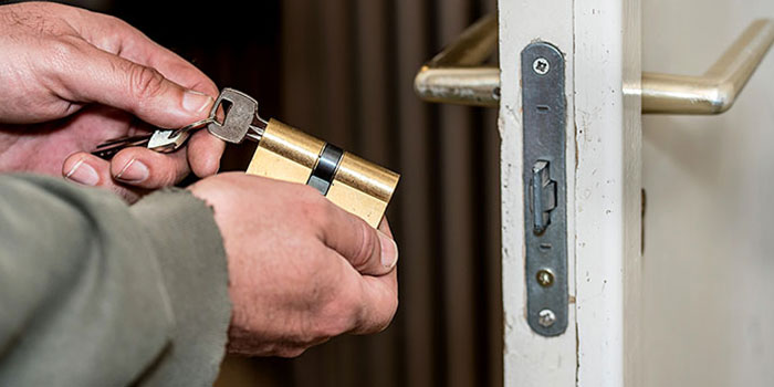 commercial locks rekey services in Country Club, NY